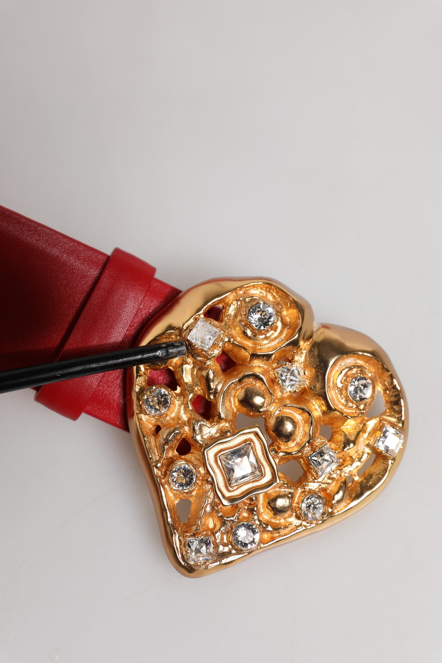 Ceinture Dolce & Gabbana en cuir de veau rouge avec boucle en métal ornée