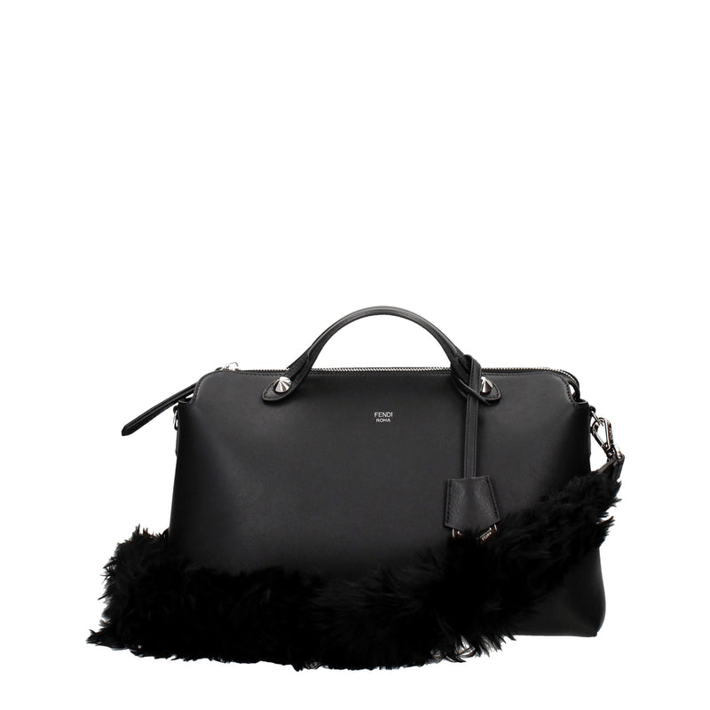 Fendi Black Leather Shoulder Bag - Élégante et Stylée