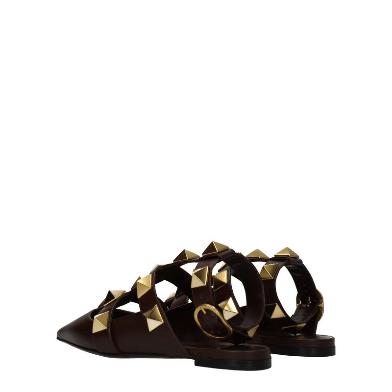 Valentino Garavani Sandales Plates en Cuir Marron - Élégance et Confort