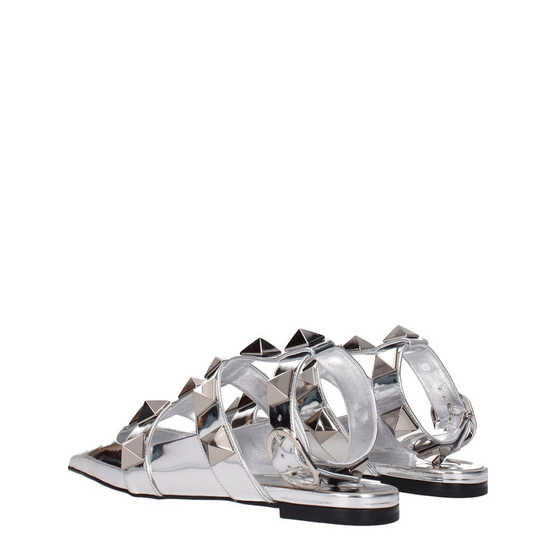 Valentino Garavani Sandales Plates en Cuir Gris - Élégance et Confort