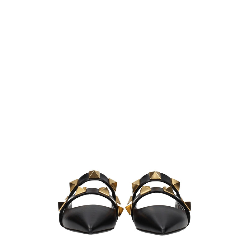 Valentino Garavani Mules en Cuir Noir avec Studs Dorés
