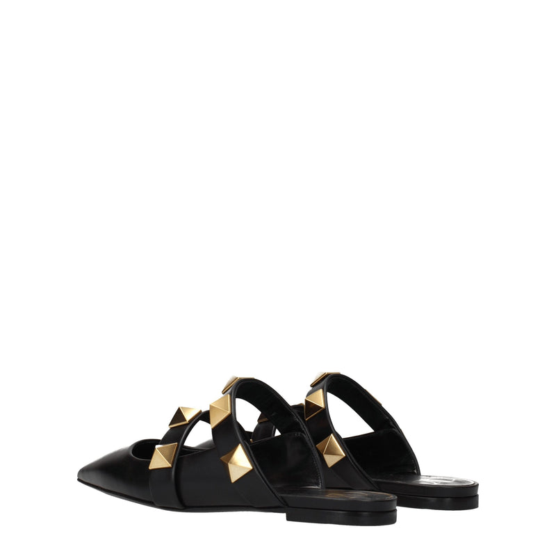 Valentino Garavani Mules en Cuir Noir avec Studs Dorés