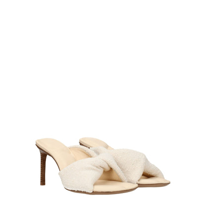 Sandales à talons aiguilles en tissu beige de Jacquemus