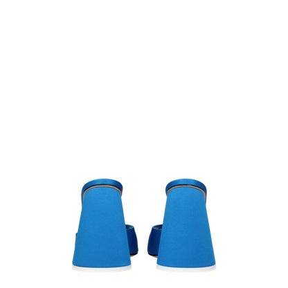 Les plateformes en satin bleu clair de The Attico