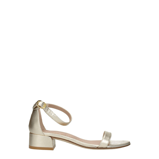 Gouden leren platte sandalen van Stuart Weitzman
