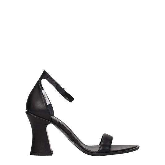Premiata Zwarte Lederen Platte Sandalen
