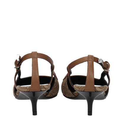 Versace pumps van beige stof met een gemiddelde hak.