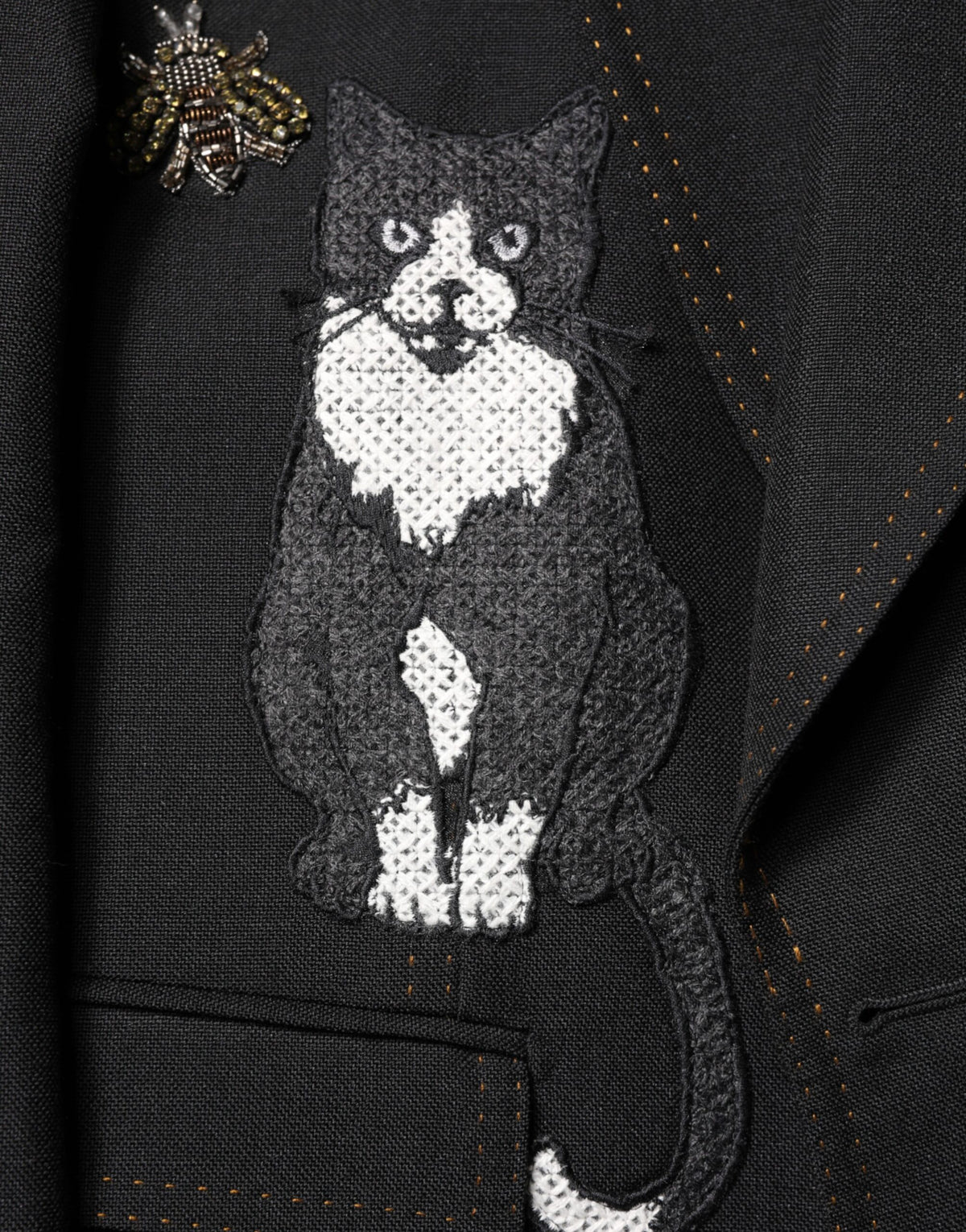 Blazer-tailleur noir à décor de couronne d'abeille de Dolce &amp; Gabbana