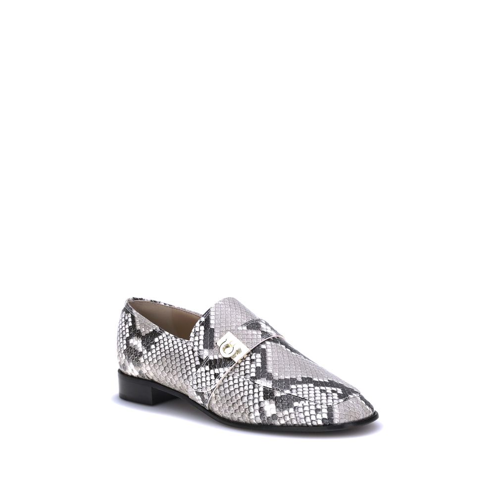 Ferragamo leren loafers met pythonprint