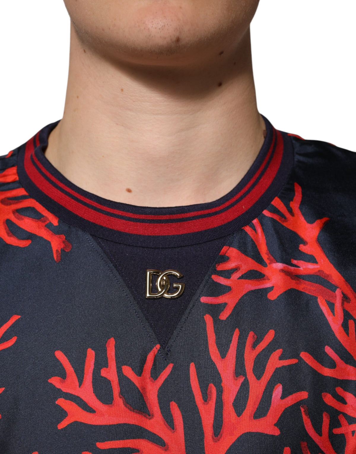 Pull en soie à imprimé corail bleu marine et rouge de Dolce &amp; Gabbana