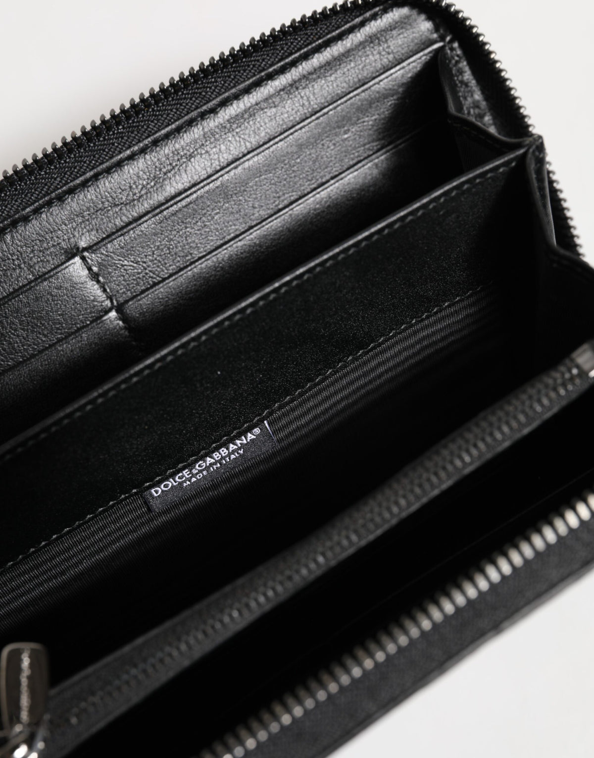Portefeuille continental zippé en cuir noir Dolce &amp; Gabbana avec plaque DG