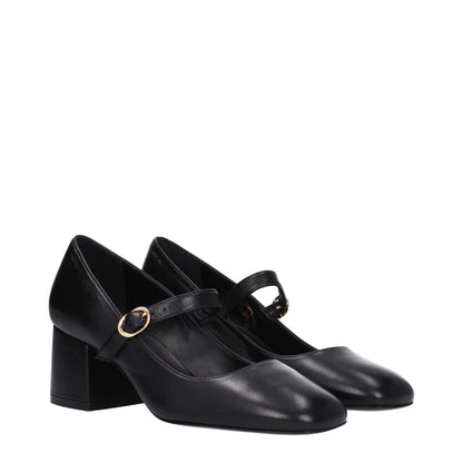 Stuart Weitzman leren pumps met een gemiddelde hak in het zwart.