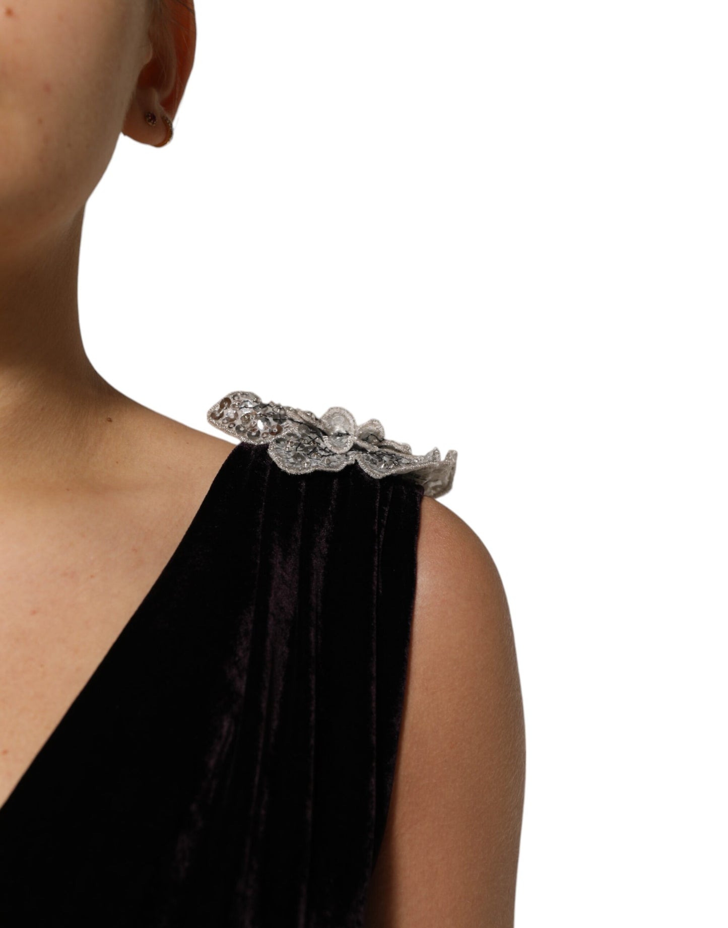 Dolce & Gabbana zwarte fluwelen jurk met bloemenversiering en A-lijn model