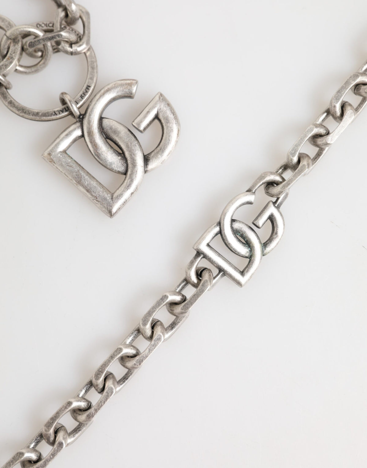 Collier Dolce & Gabbana en laiton argenté avec logo DG pour homme
