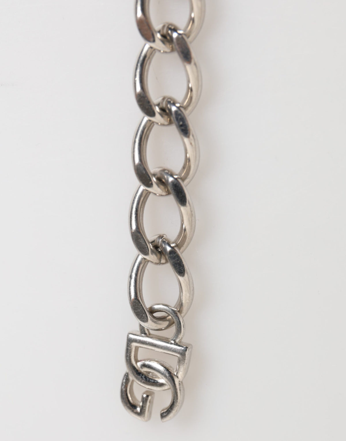 Bracelet Dolce & Gabbana en laiton argenté avec fermoir mousqueton et logo DG