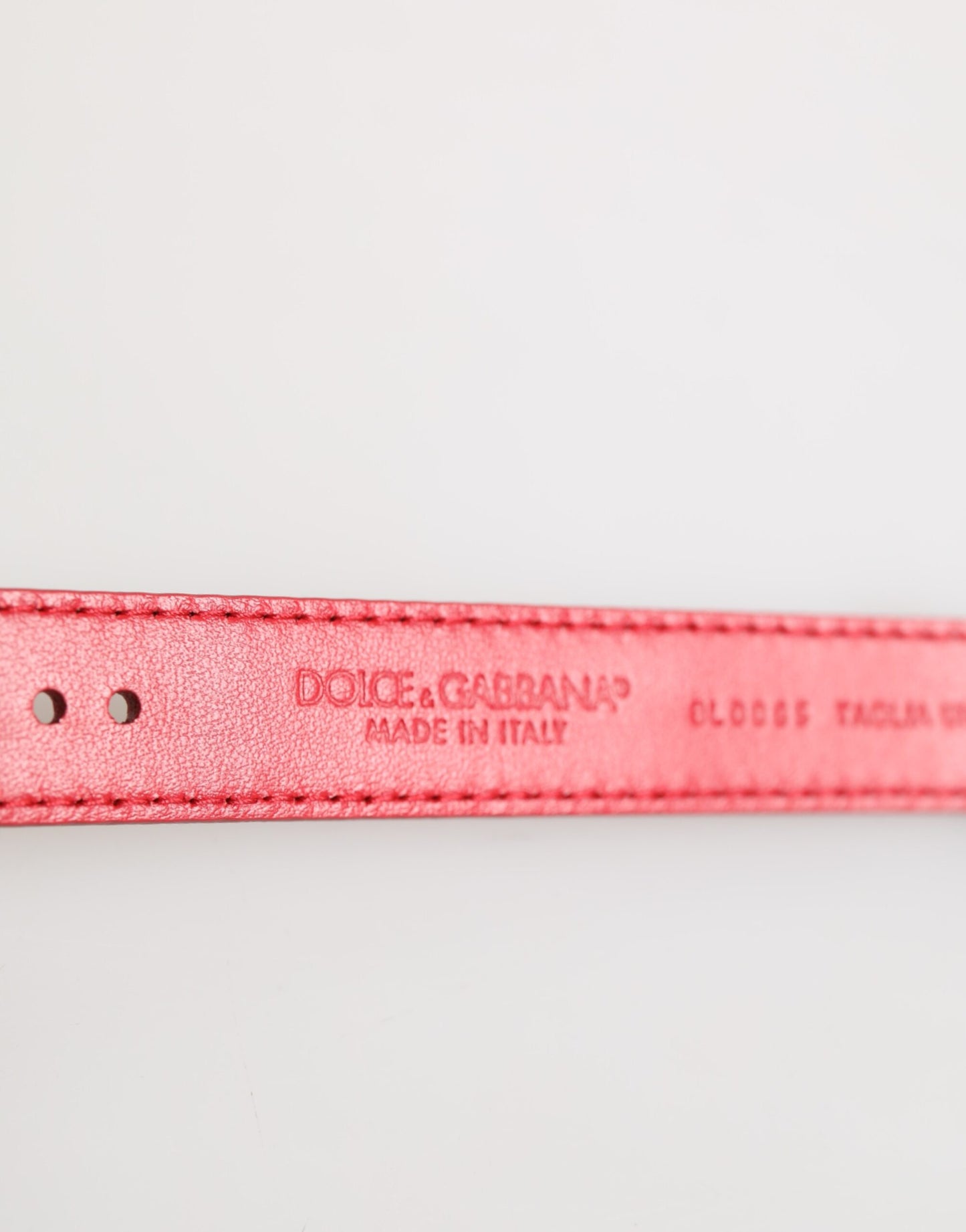 Bracelet pour femme Dolce & Gabbana en cuir exotique rouge avec boucle en métal doré.