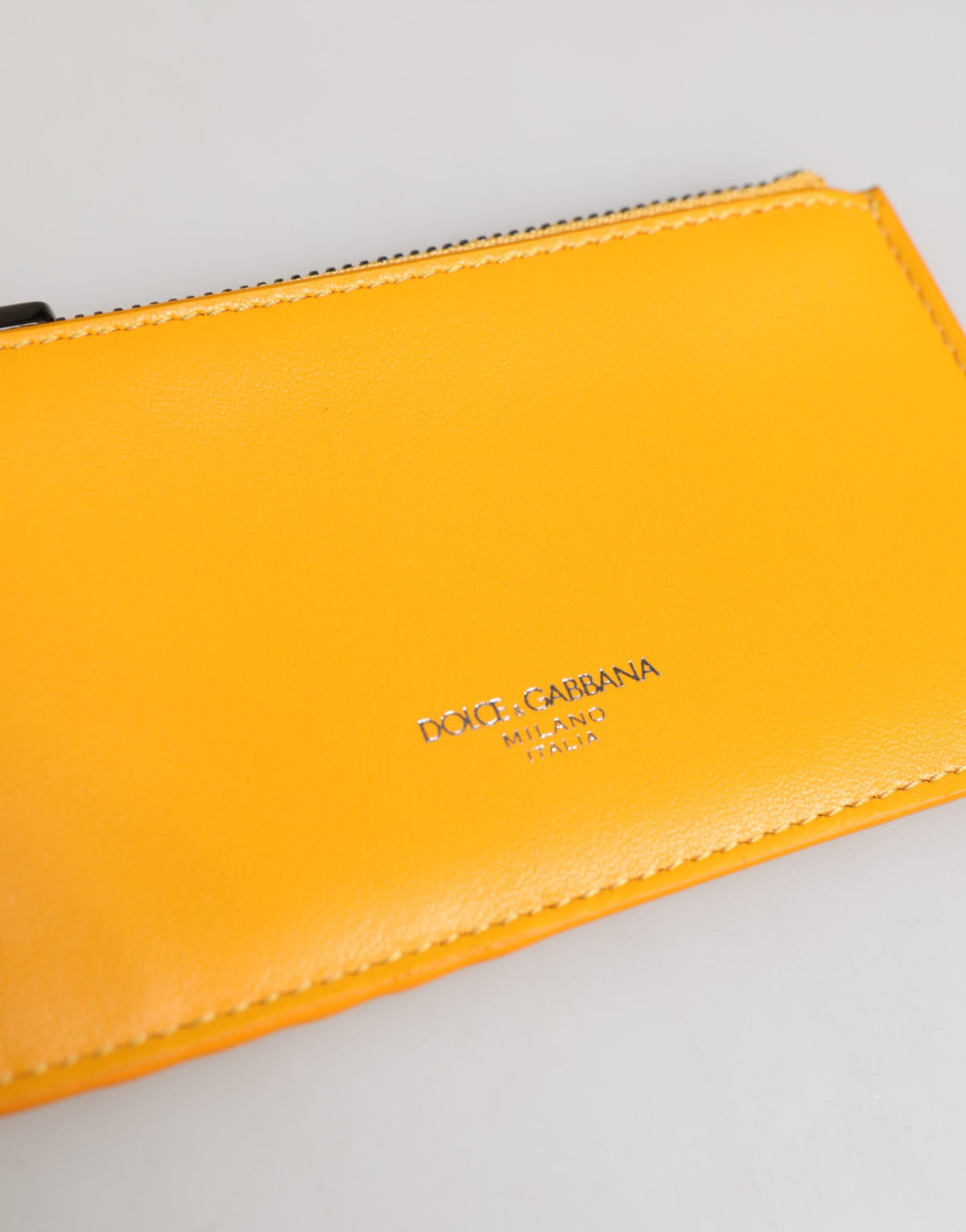 Porte-cartes et porte-clés en cuir jaune et orange Dolce &amp; Gabbana, à clipser.