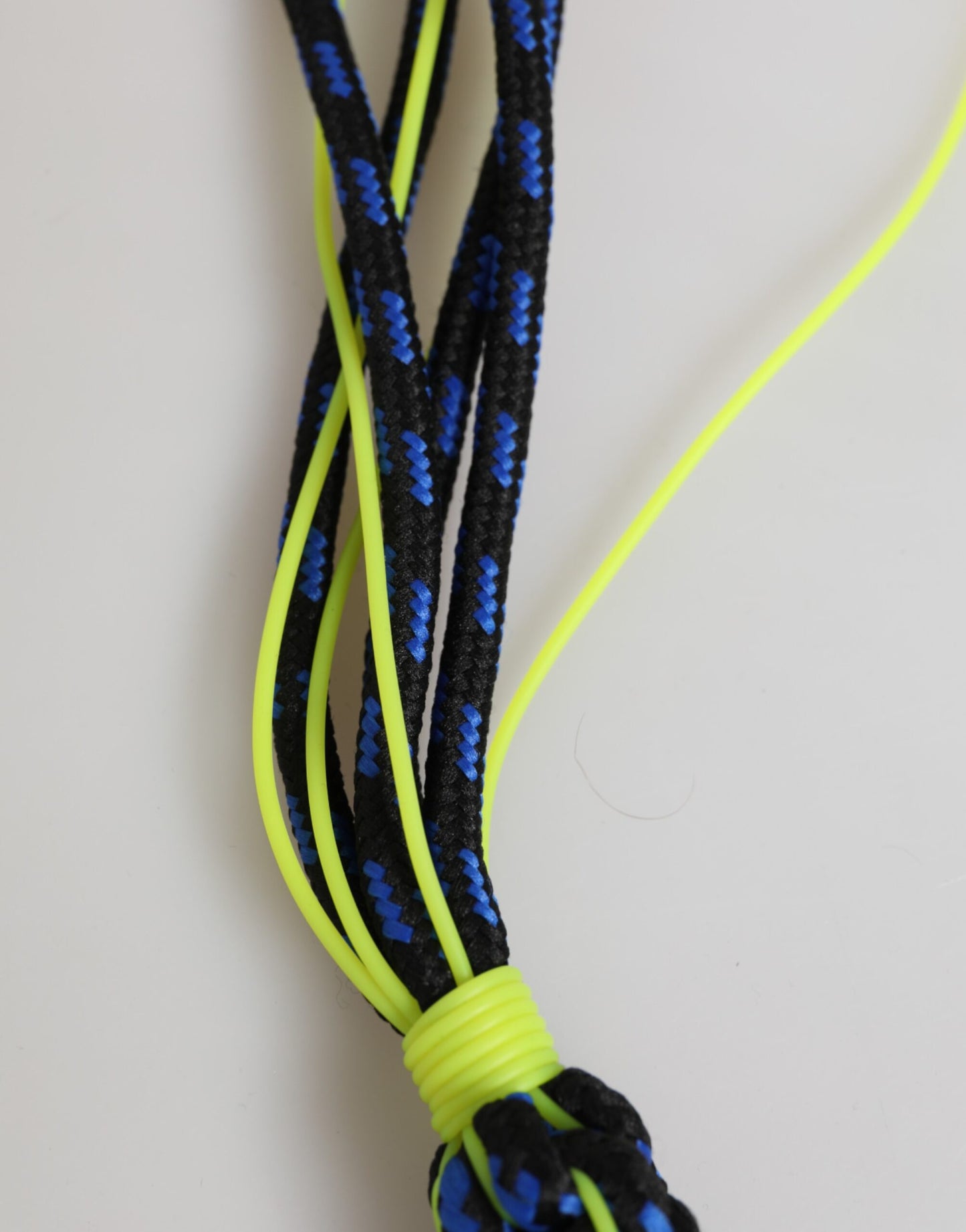 Porte-clés Dolce &amp; Gabbana en cordelette multicolore en polyester avec logo DG.