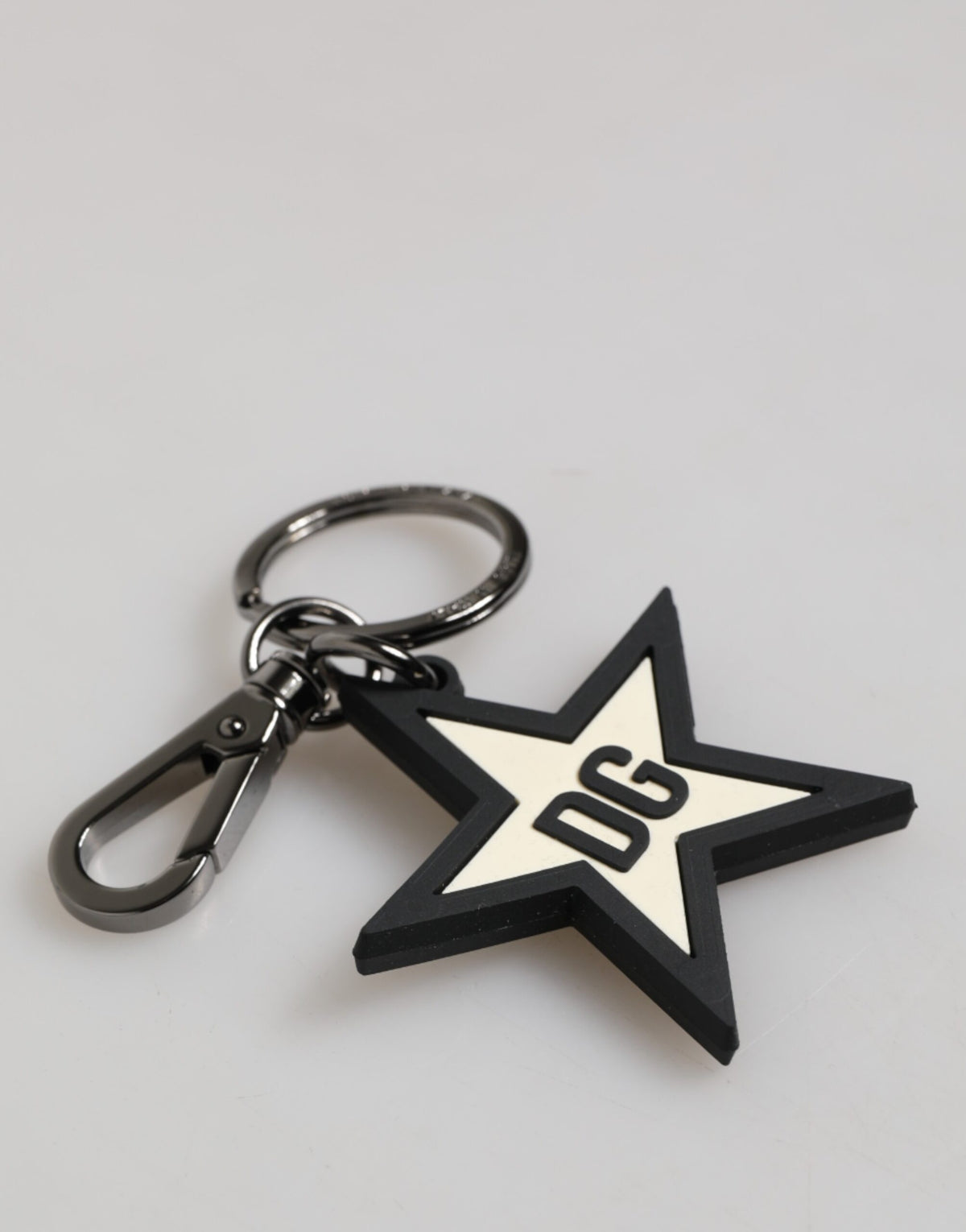 Porte-clés Dolce &amp; Gabbana en caoutchouc blanc et noir avec logo DG et étoile pour homme