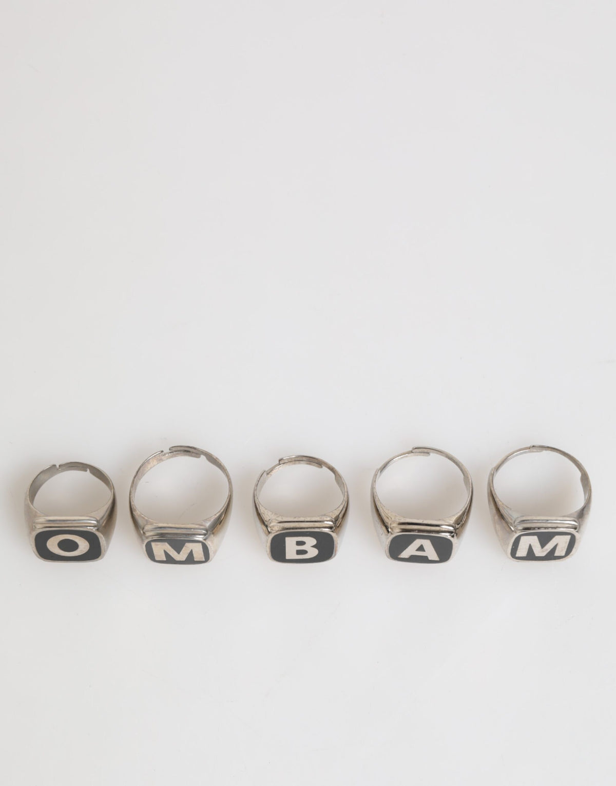 Bague ajustable Dolce & Gabbana en laiton argenté avec lettrage, lot de 5 pièces