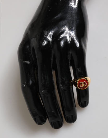 Bague homme Dolce &amp; Gabbana en laiton doré, logo DG rouge rond.