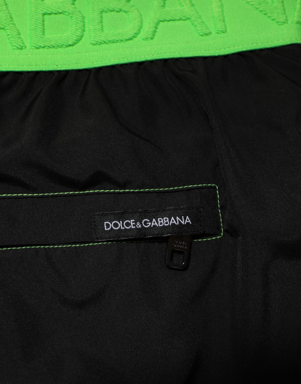 Short de bain noir et vert à logo Dolce &amp; Gabbana avec ceinture.