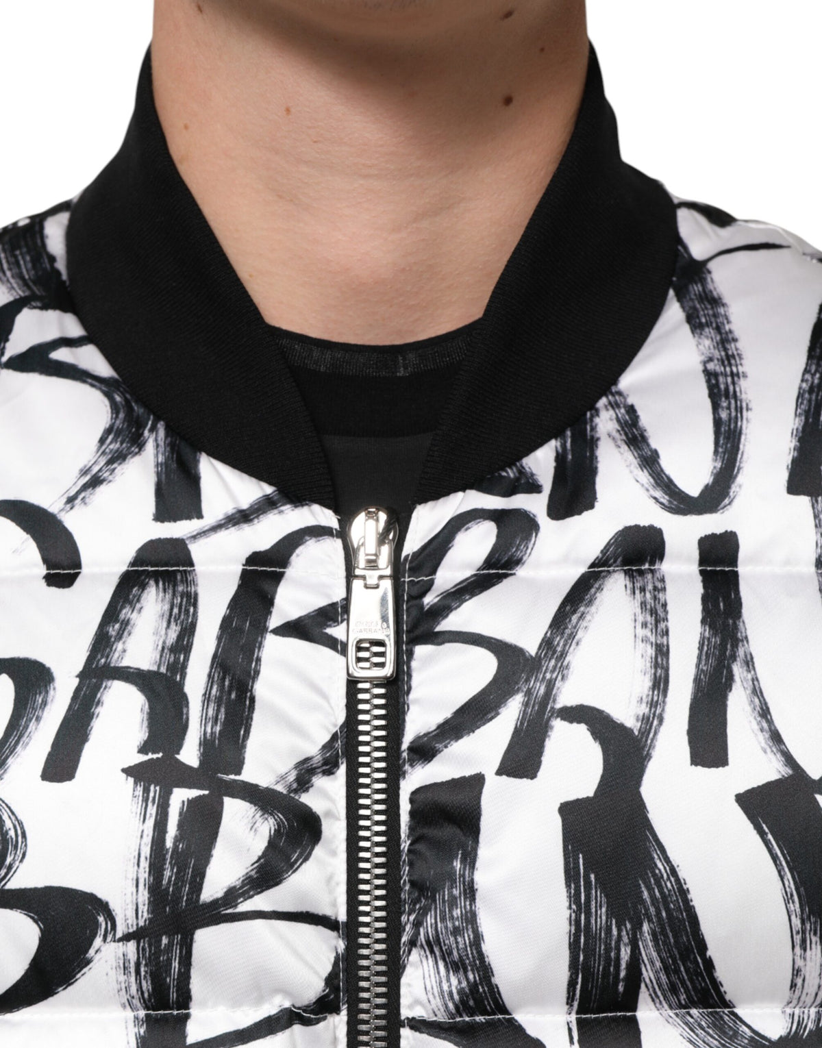 Veste bomber matelassée à logo graffiti blanc et noir de Dolce & Gabbana