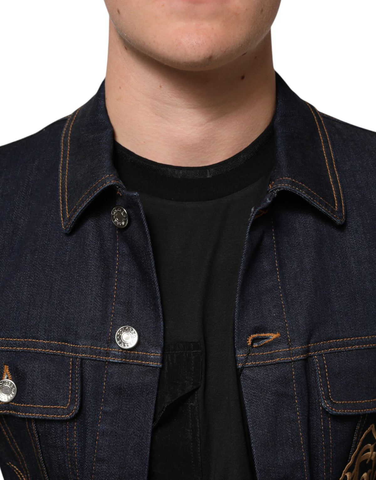 Dolce & Gabbana Veste en jean indigo bleu, coupe slim, avec patch logo.