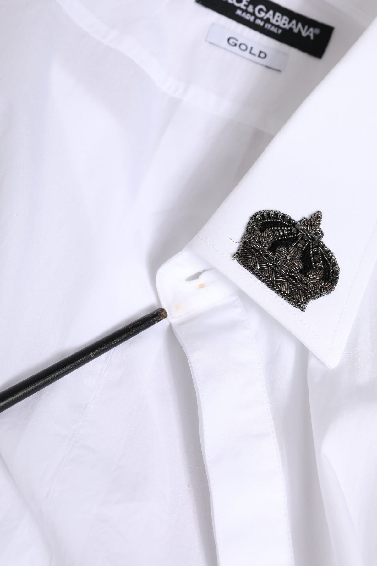 Chemise habillée à col couronne en coton blanc de Dolce &amp; Gabbana, couleur or.