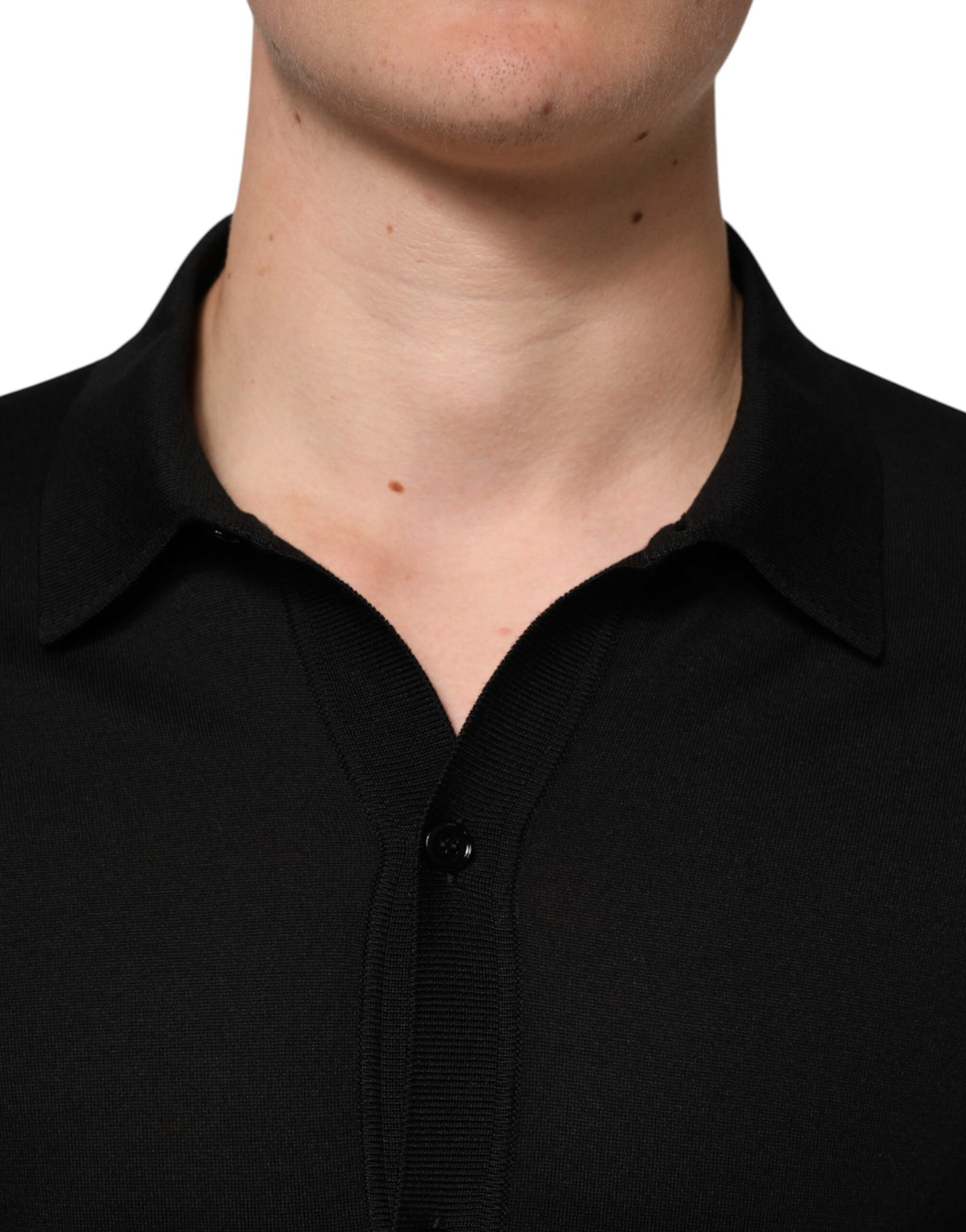 Pull léger en soie noire à boutons de Dolce &amp; Gabbana