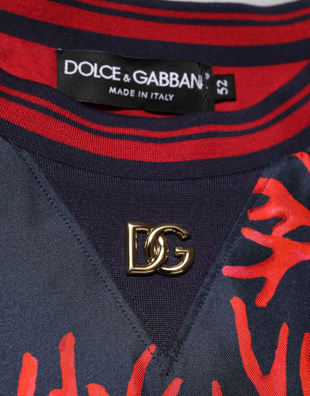 Pull en soie Dolce &amp; Gabbana, bleu marine, imprimé corail rouge.