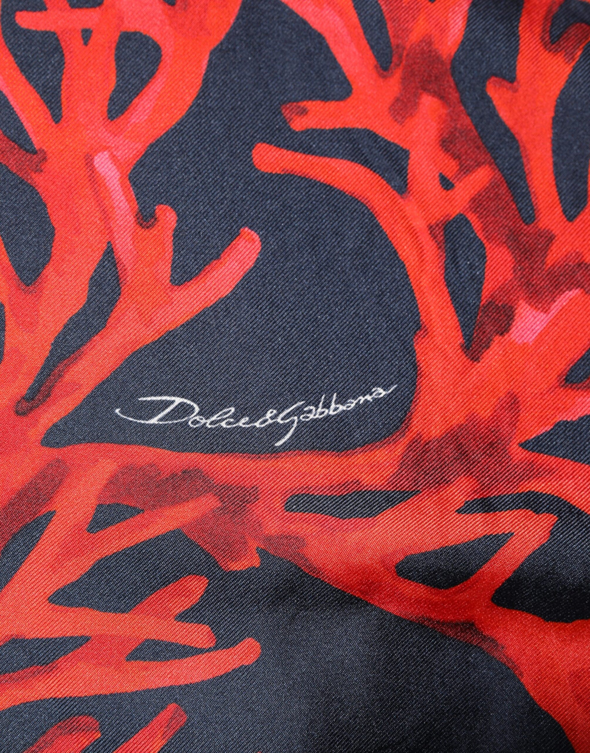 Pull en soie Dolce &amp; Gabbana, bleu marine, imprimé corail rouge.