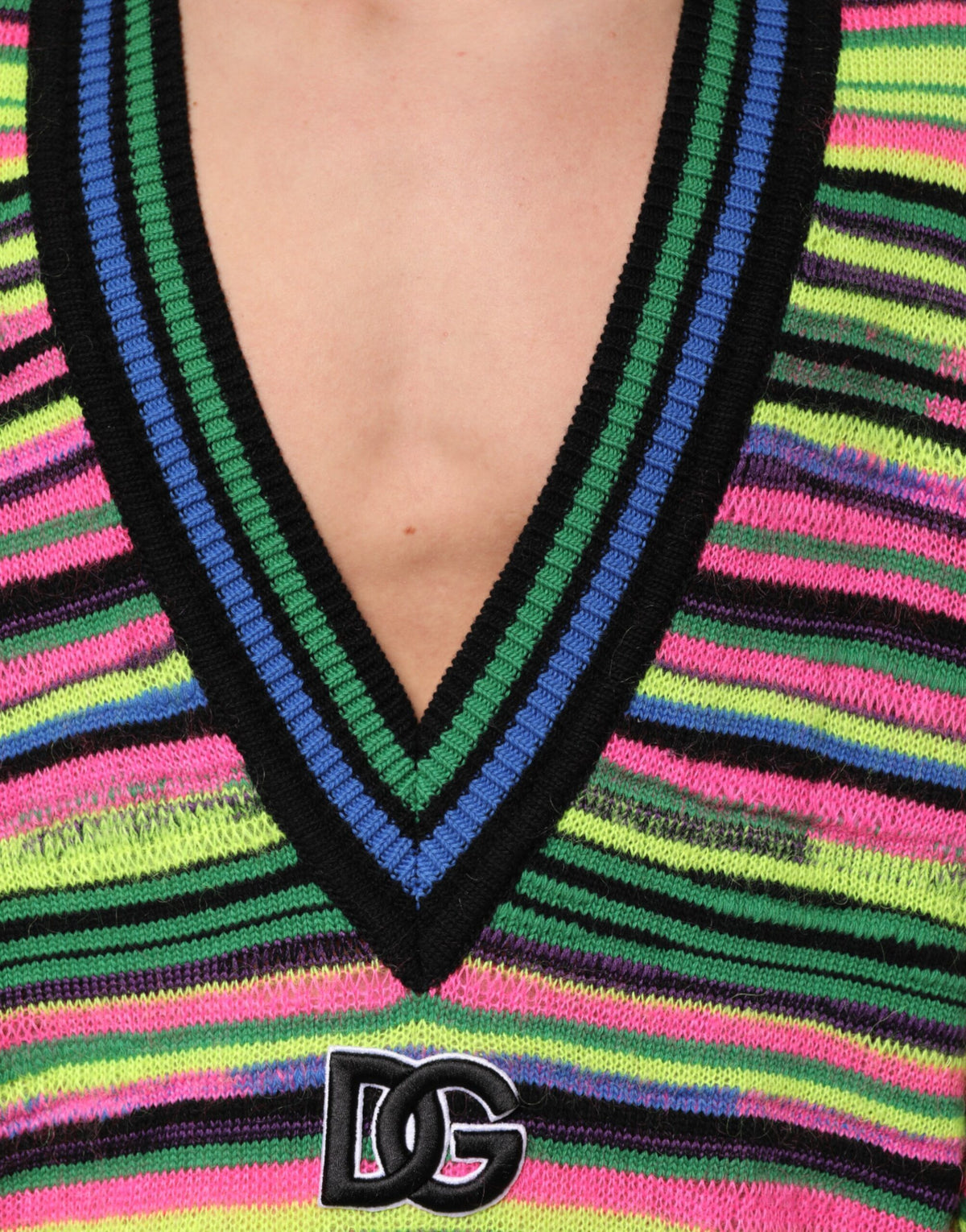Pull en tricot à col en V avec logo DG multicolore de Dolce &amp; Gabbana