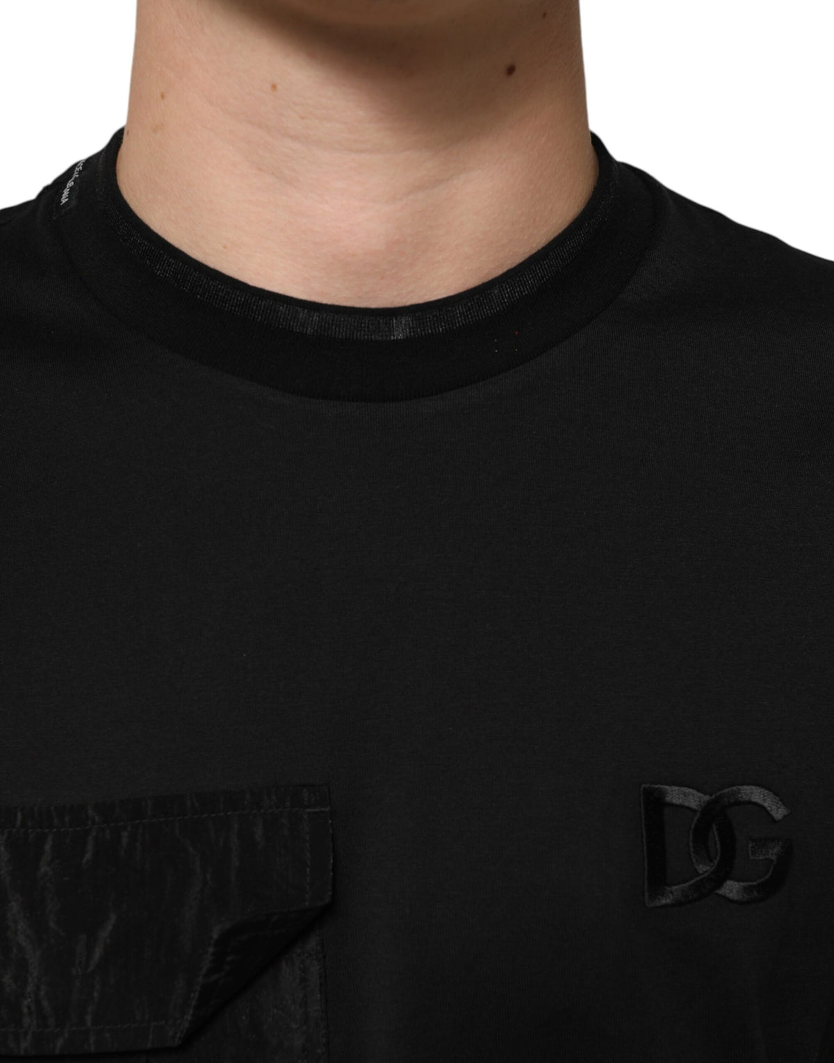T-shirt en coton noir brodé avec logo DG et poche de Dolce &amp; Gabbana