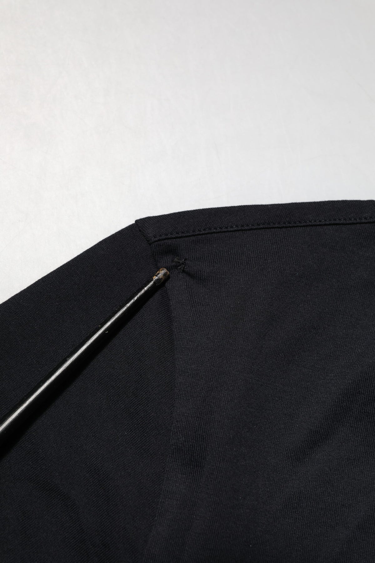 T-shirt homme Dolce &amp; Gabbana en coton noir, col en V, uni.