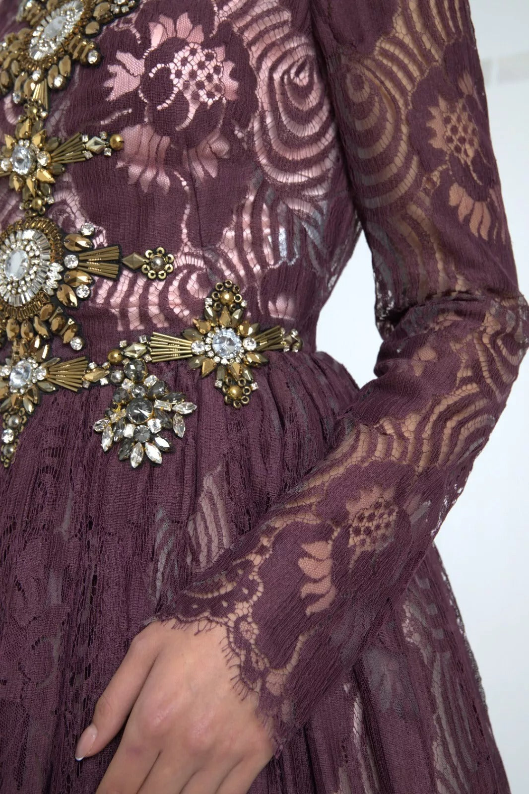 Dolce & Gabbana Robe Longue A-Ligne en Viscose Violet avec Cristaux