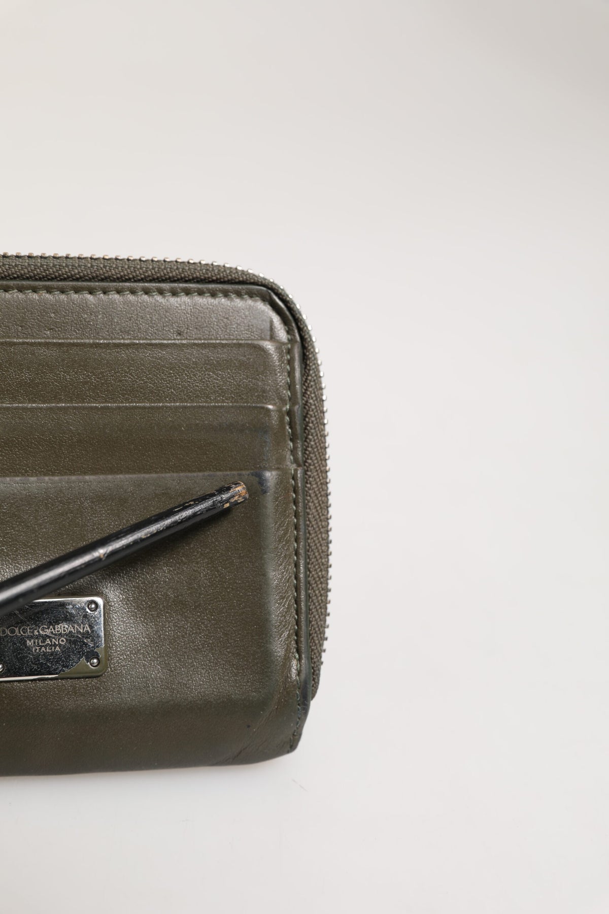 Porte-cartes et porte-monnaie Dolce &amp; Gabbana en cuir vert militaire avec plaque logo.