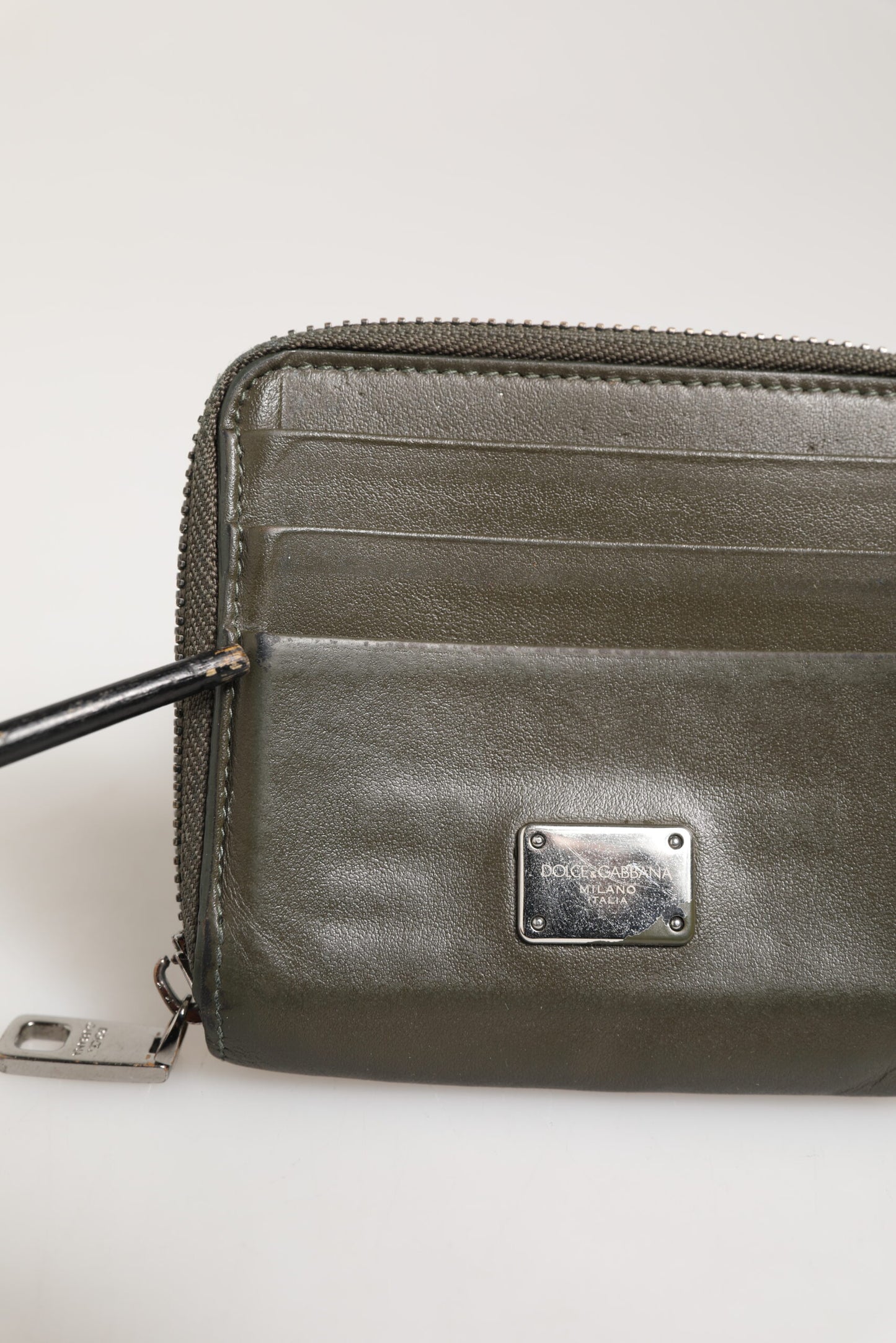 Porte-cartes et porte-monnaie Dolce &amp; Gabbana en cuir vert militaire avec plaque logo.