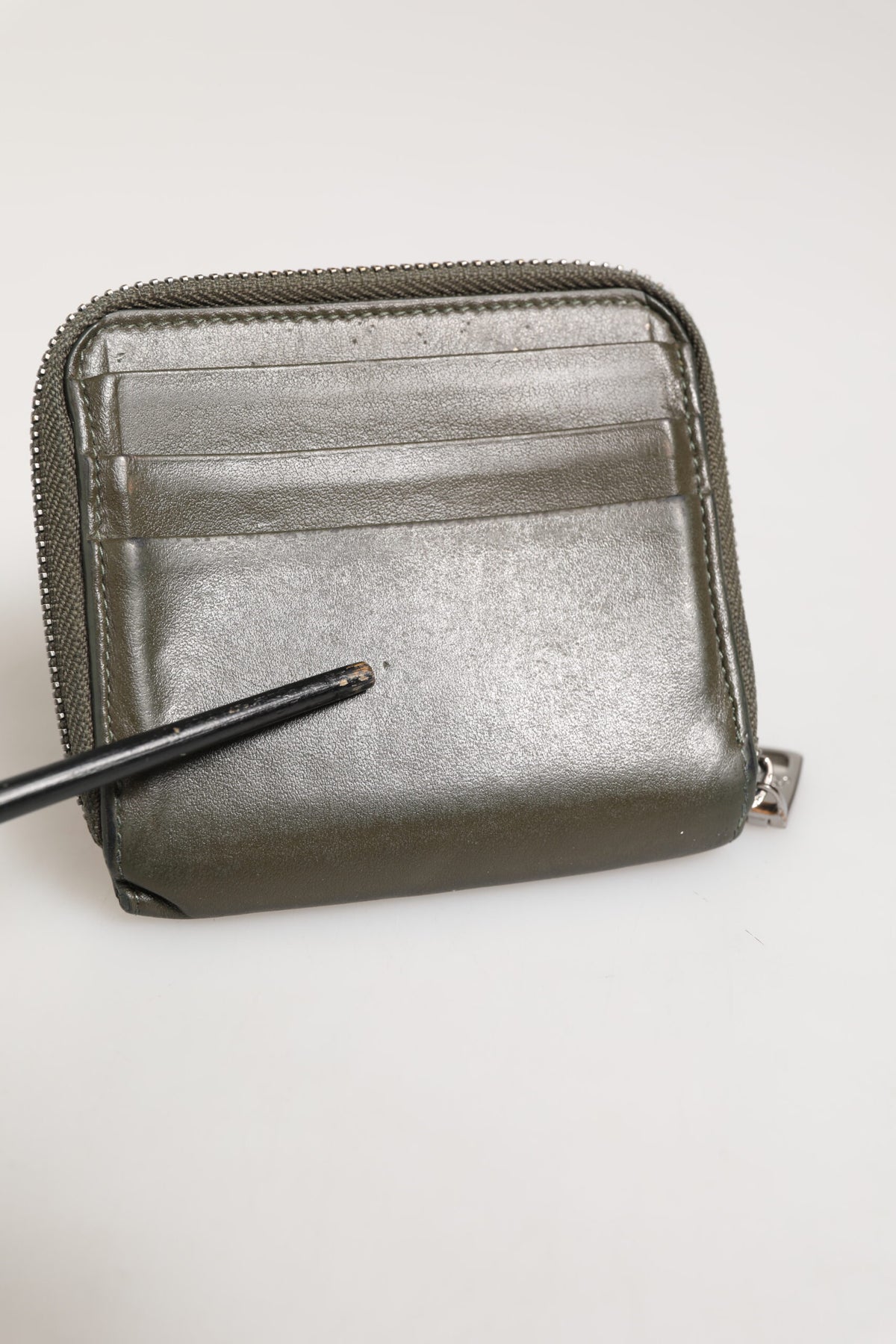 Porte-cartes et porte-monnaie Dolce &amp; Gabbana en cuir vert militaire avec plaque logo.