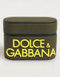 Étui Airpods en caoutchouc vert armée avec logo en relief de Dolce &amp; Gabbana