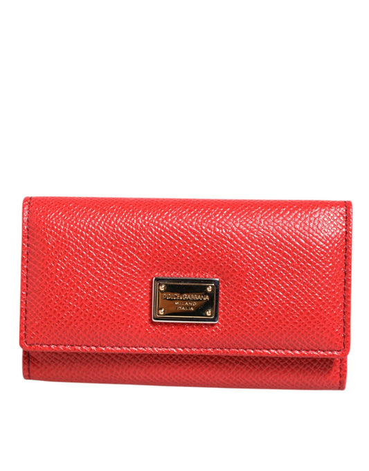 Porte-clés à rabat triple en cuir rouge Dolce & Gabbana avec plaque argentée à logo.