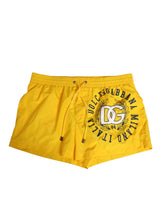 Short de bain boxer pour homme Dolce &amp; Gabbana en nylon jaune avec imprimé du logo.