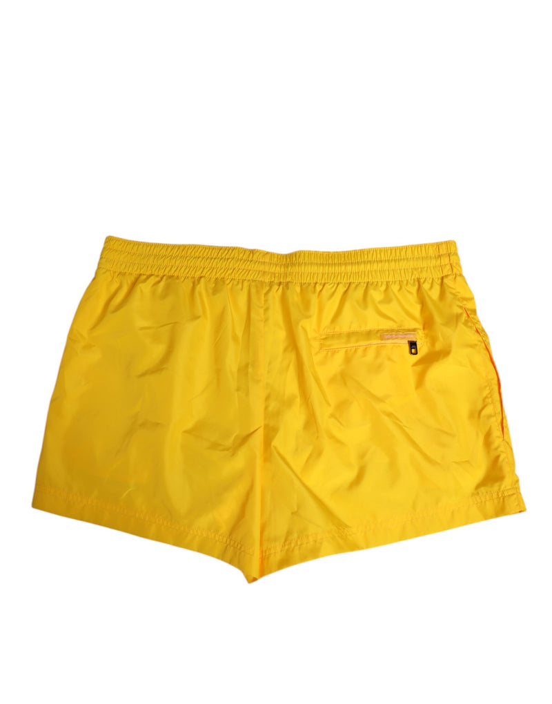 Short de bain boxer pour homme Dolce &amp; Gabbana en nylon jaune avec imprimé du logo.