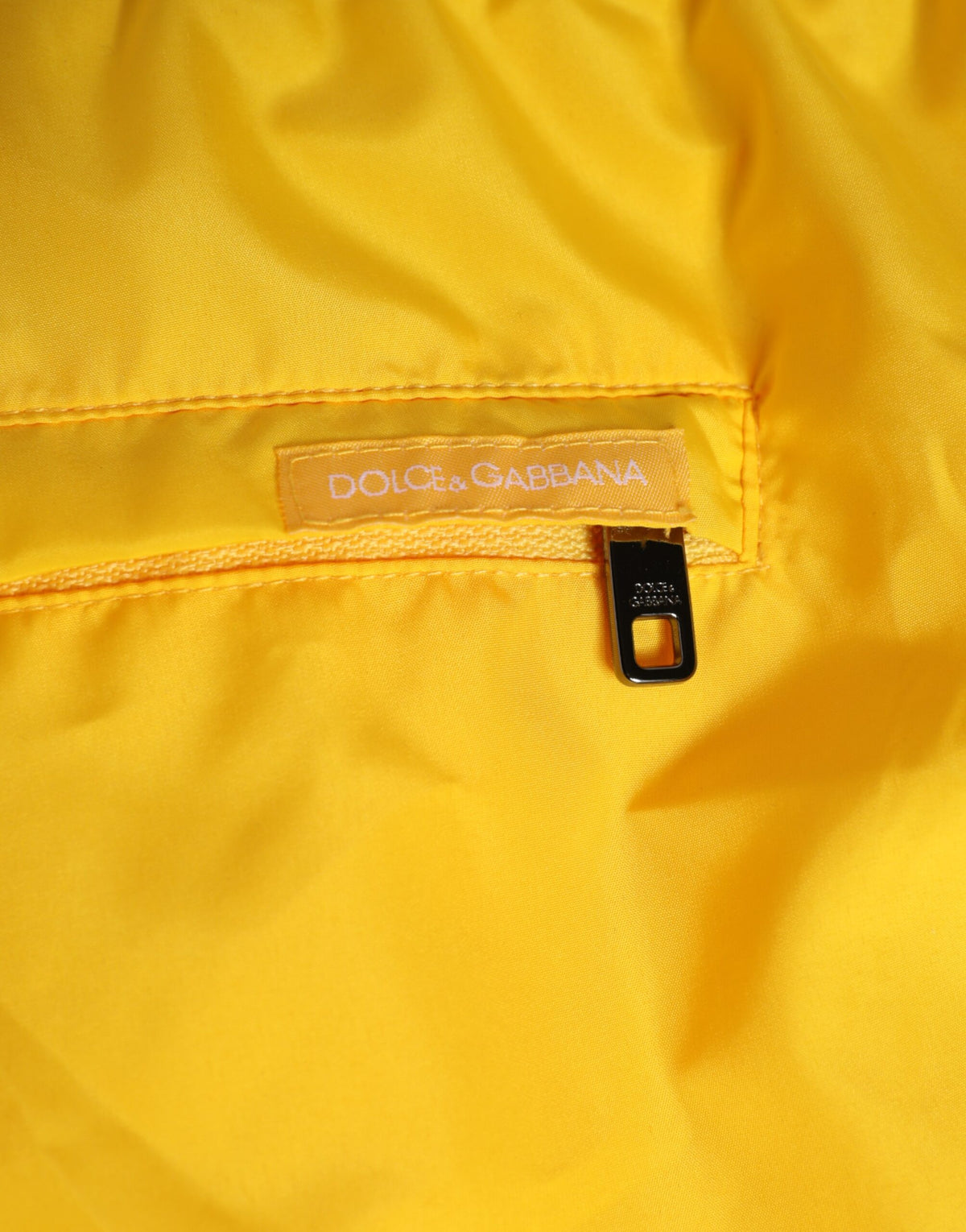 Short de bain boxer pour homme Dolce &amp; Gabbana en nylon jaune avec imprimé du logo.