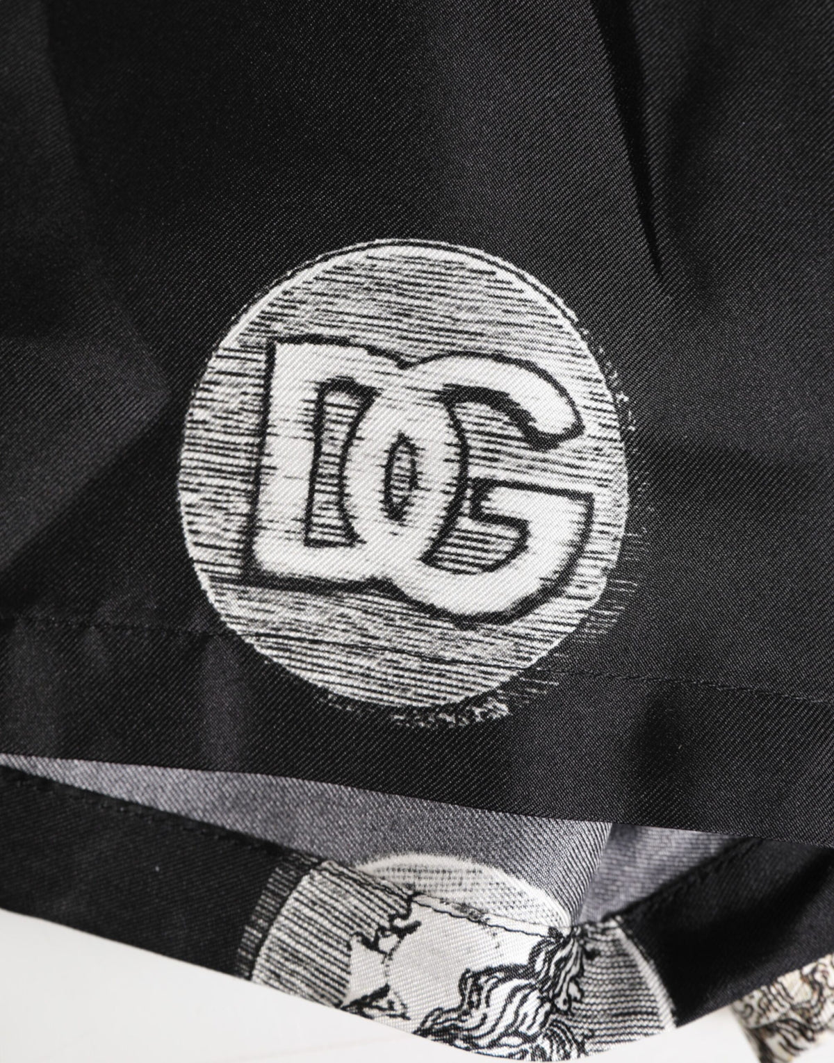 Short de bain boxer en soie noire à imprimé de pièces de monnaie anciennes de Dolce &amp; Gabbana
