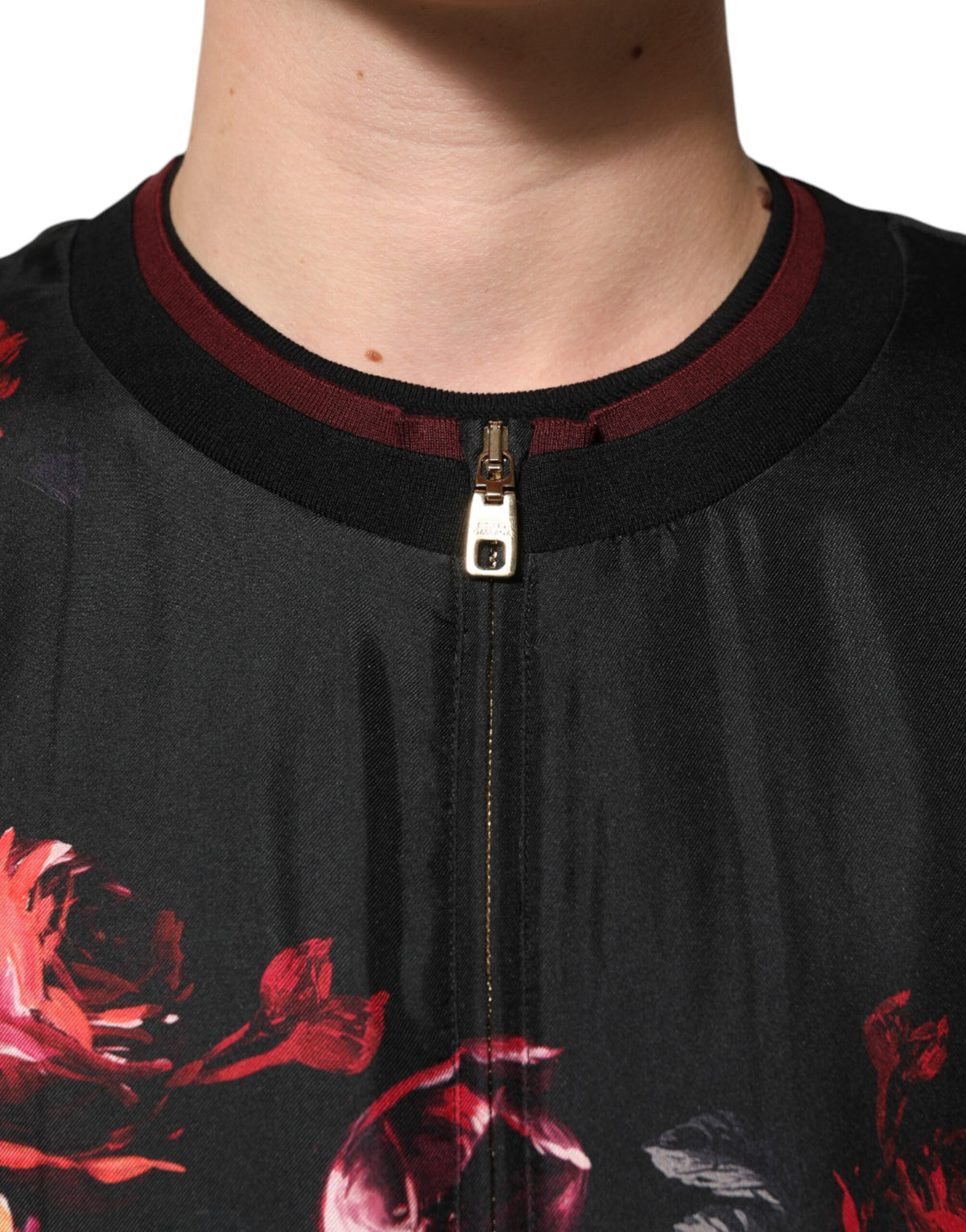 Bomber en soie à motifs floraux rouges et noirs de Dolce & Gabbana