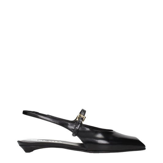 Sandales plates en cuir noir Prada