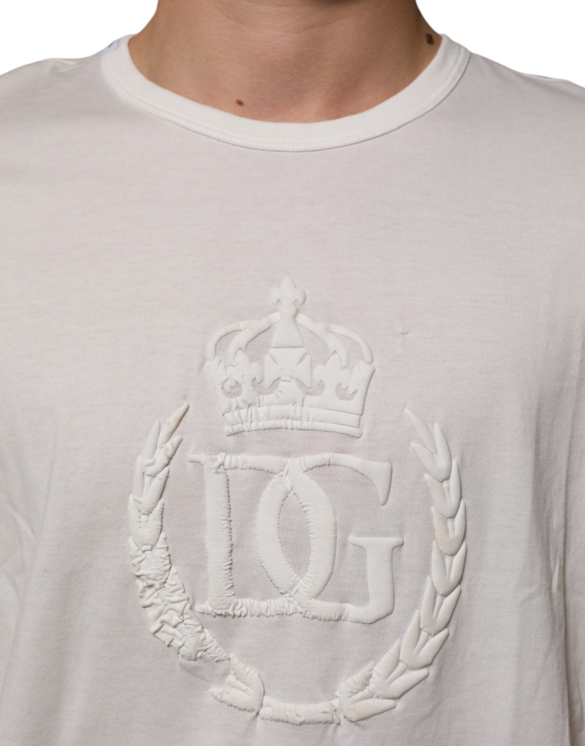 T-shirt homme en coton blanc Dolce &amp; Gabbana avec logo DG en relief.