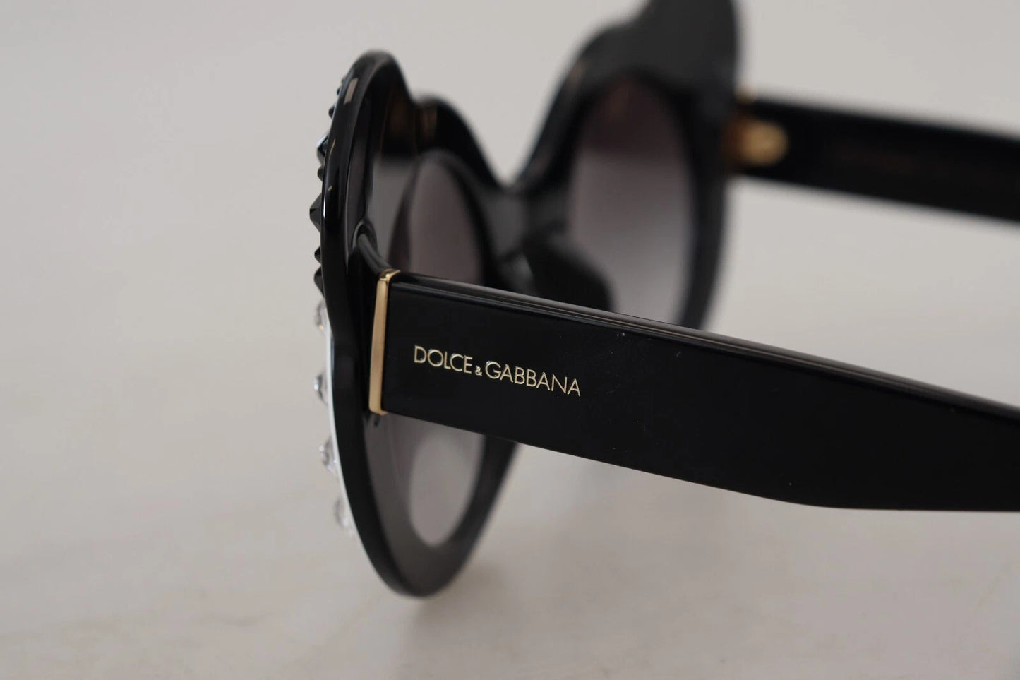 Lunettes de soleil Dolce & Gabbana DG4325BM en acétate blanc et noir, avec cristaux.