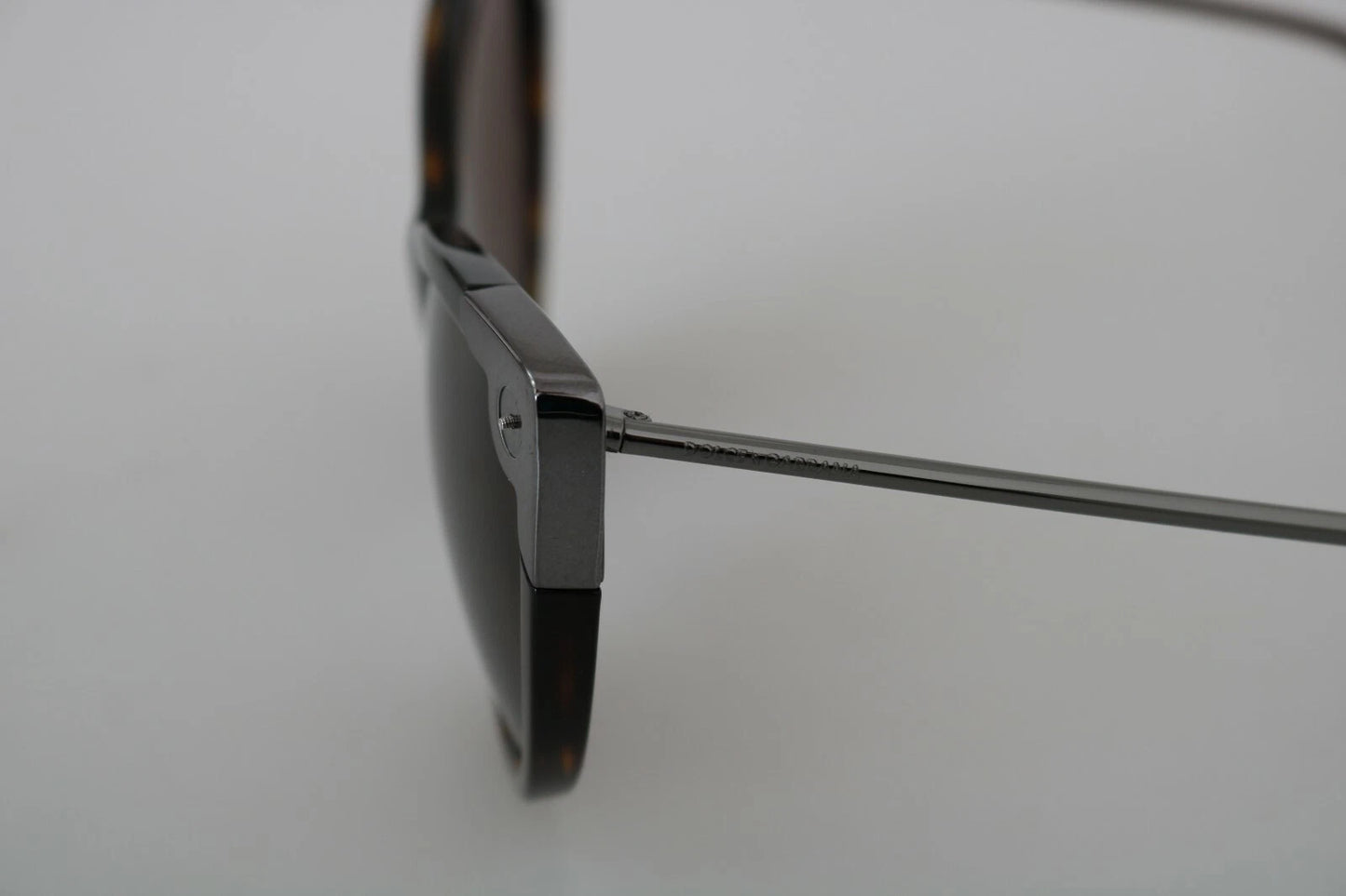 Lunettes de soleil pour femme Dolce & Gabbana DG4337, forme œil de chat, couleur havane foncé.